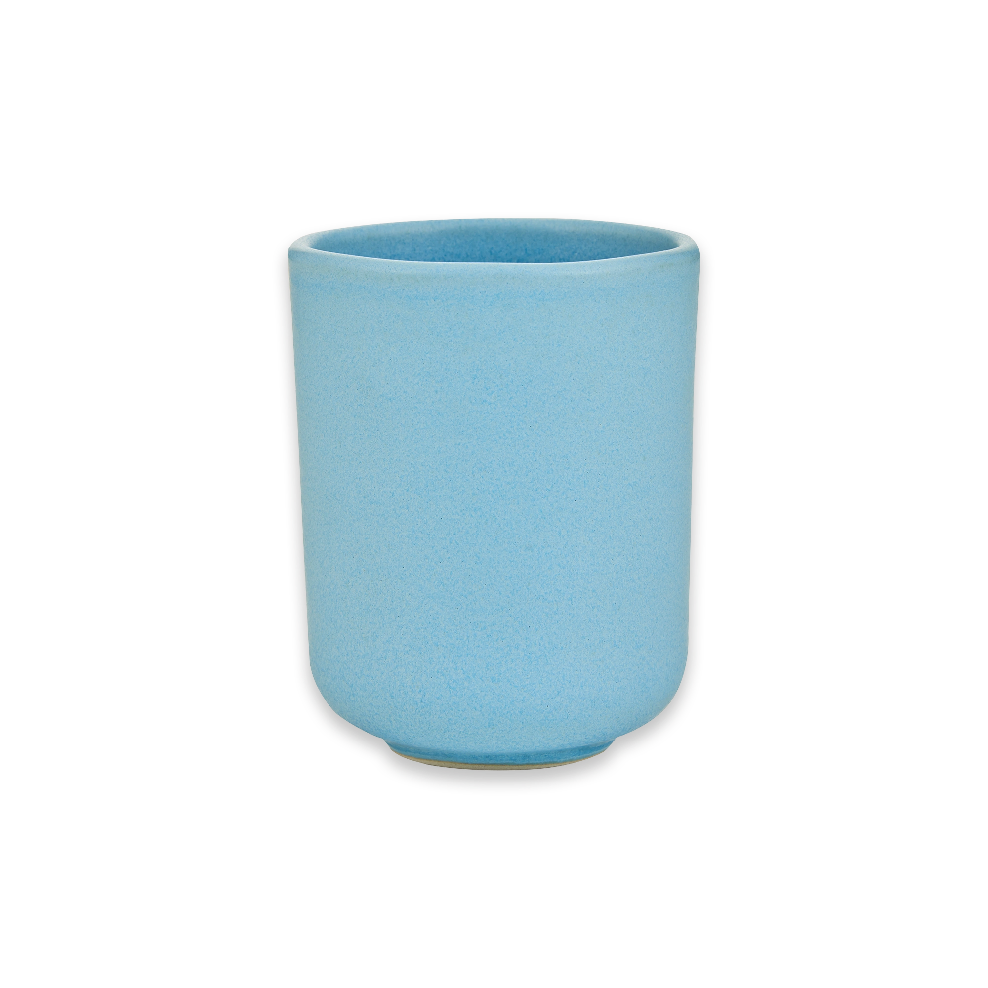 Hellblauer Keramikbecher mit zylindrischem Design vor schwarzem Hintergrund