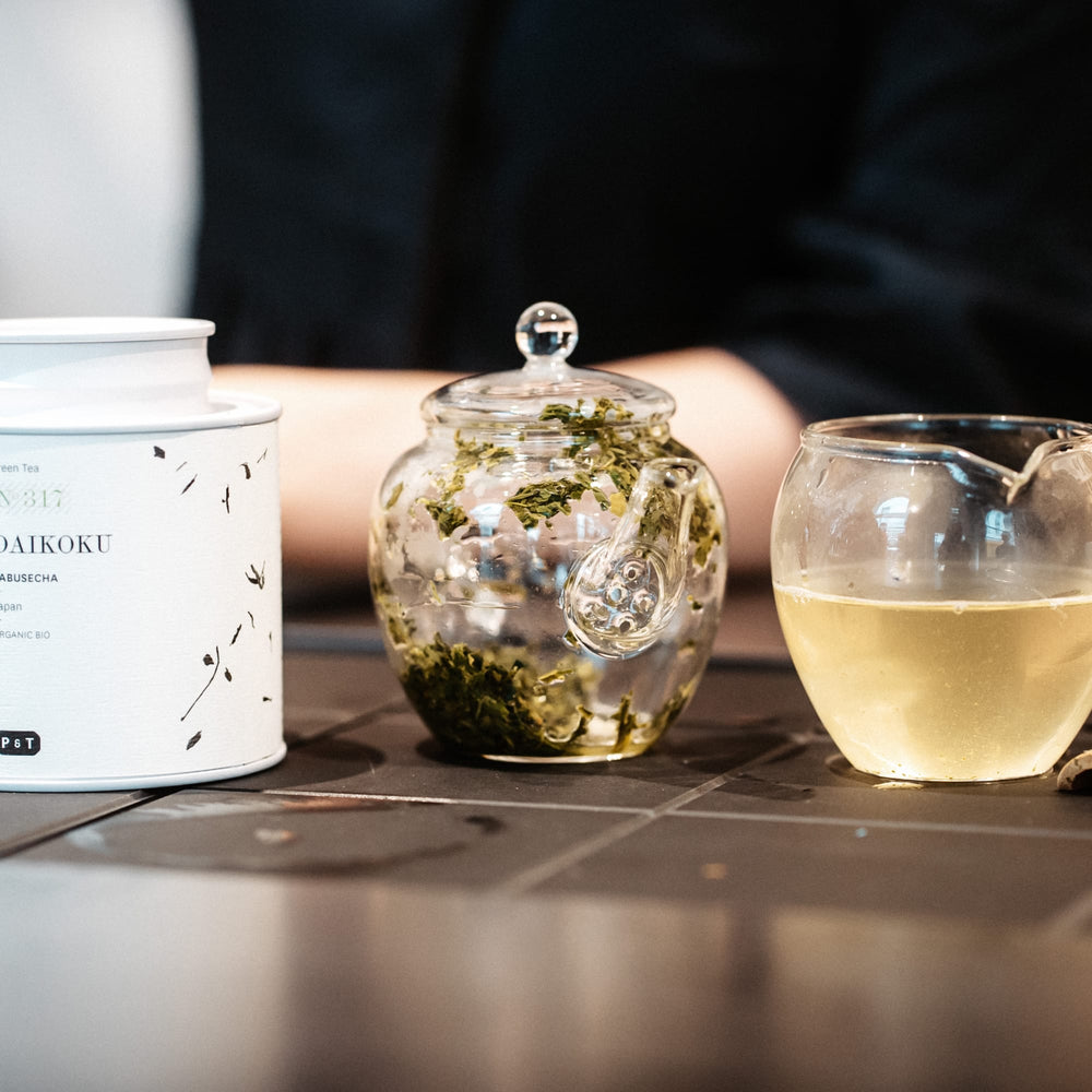Bio-Grüntee-Setup mit DAIKOKU ABUSECHA Dose, Glas-Teekännchen und doppelwandigem Glas