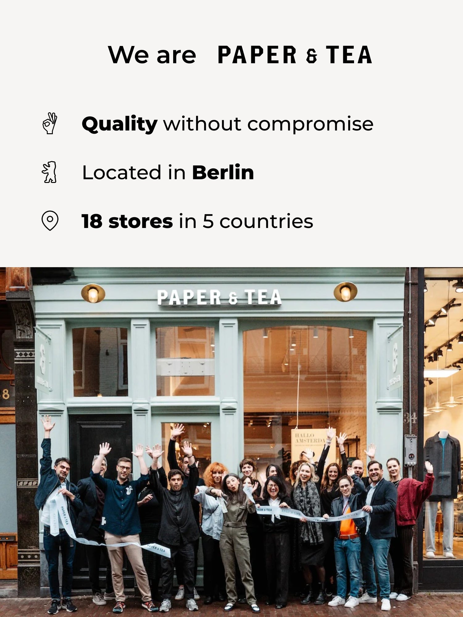 Gruppe schneidet Band vor Papier & Tee Laden in Berlin, Zeichen für Eröffnung und internationale Präsenz.